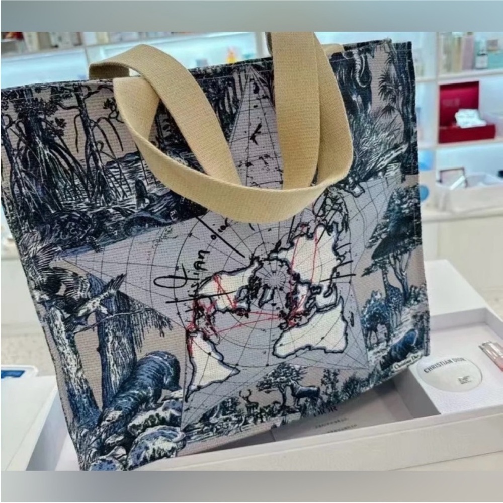 Dior Gift Around The World Tote Bag - Picture 4 of 13